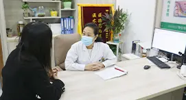 白癜风医生坐诊图